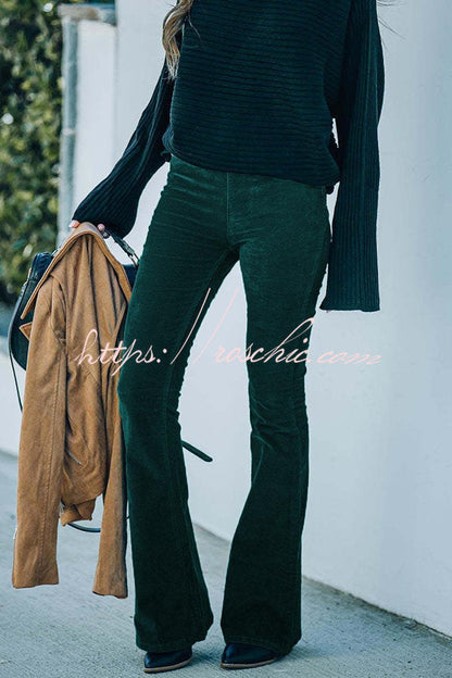 Effortlessly Elegant Pants with a Timeless Design