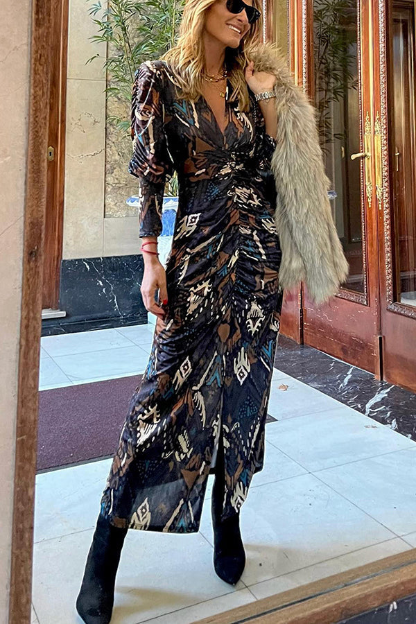 Effortlessly Elegant Dress with a Timeless Design