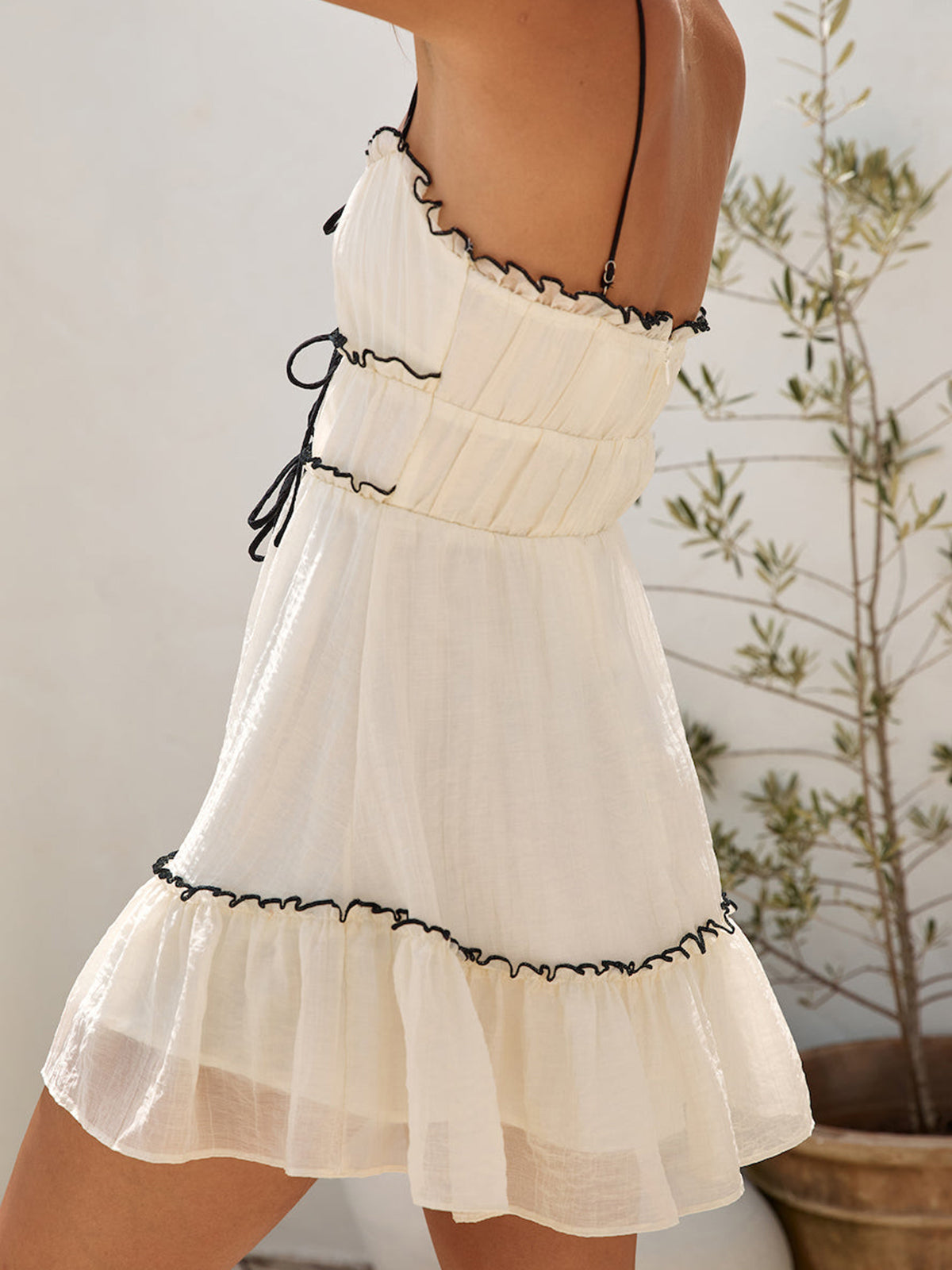 Beautifully Finished Dress in a Timeless Design