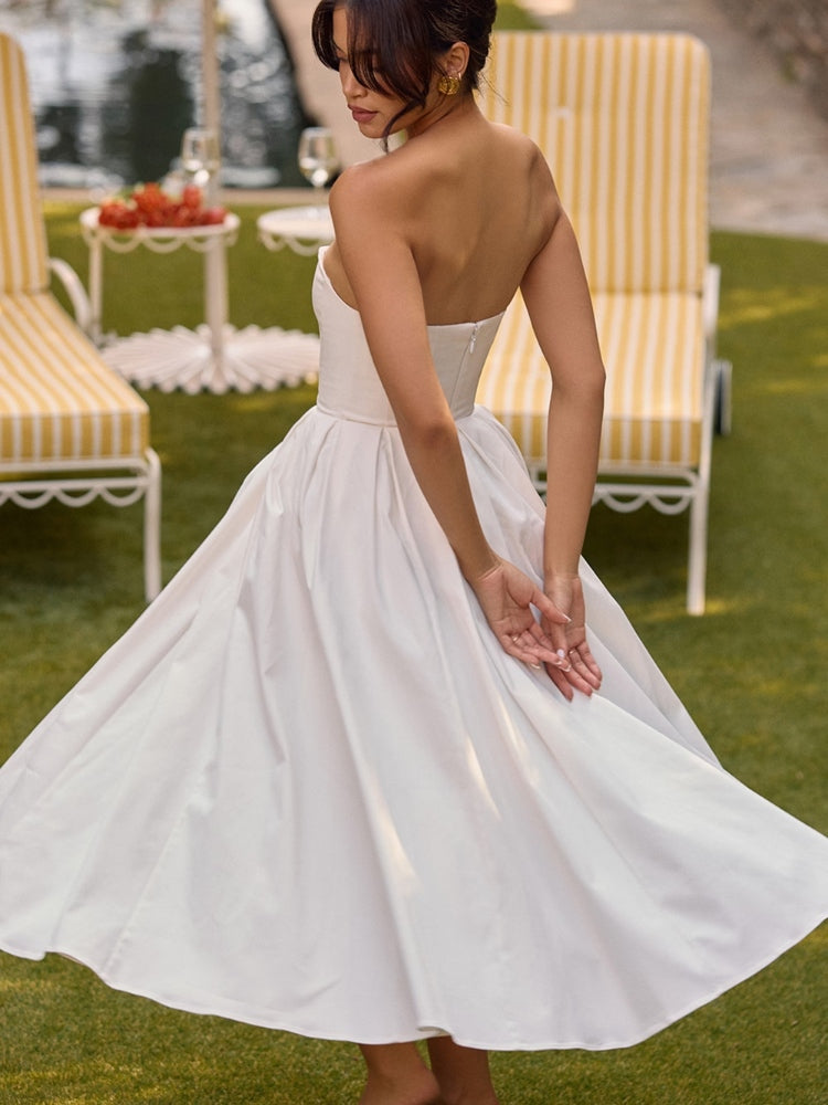 Beautifully Finished Dress in a Timeless Design