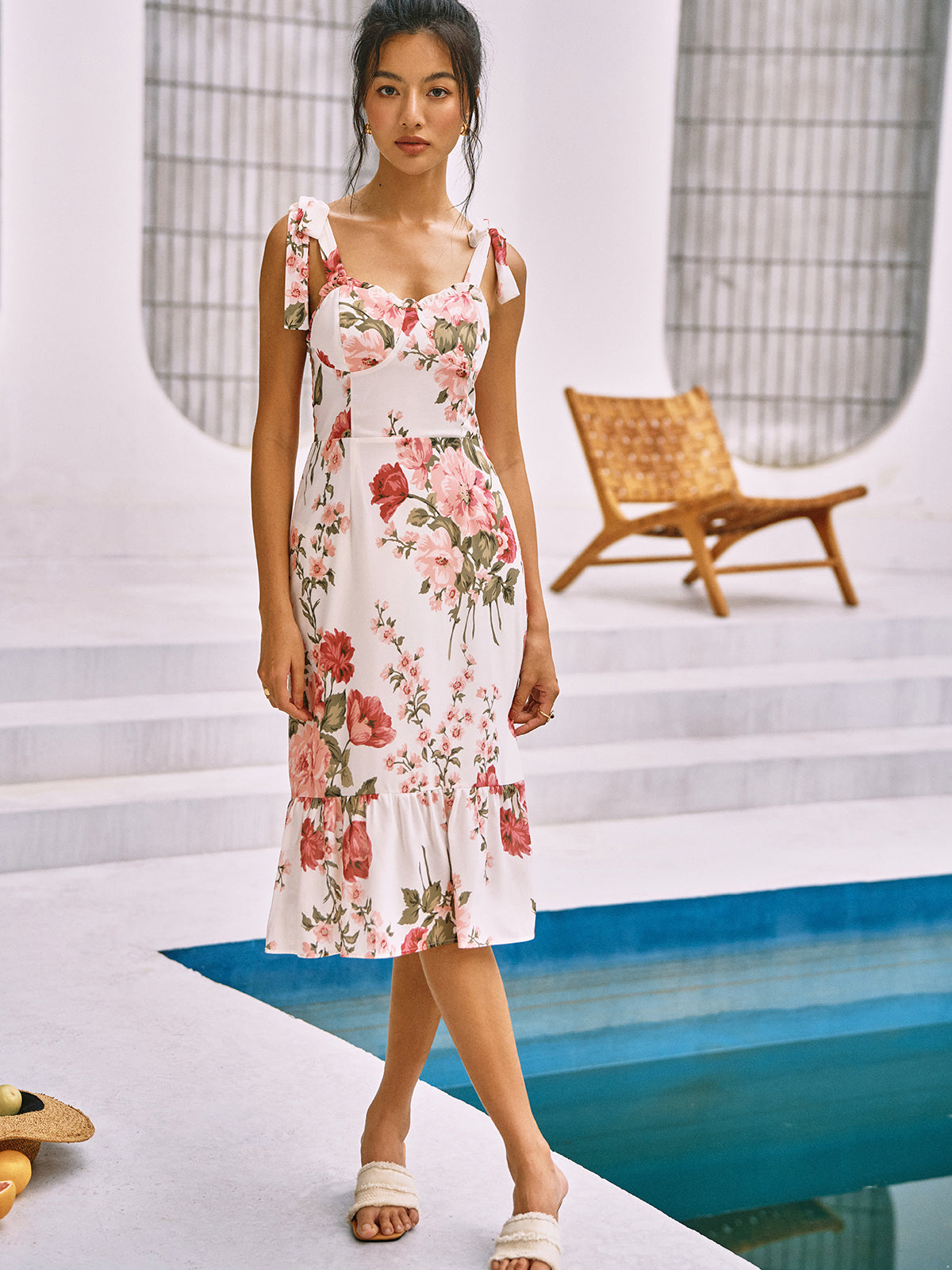 Beautifully Finished Dress in a Timeless Design