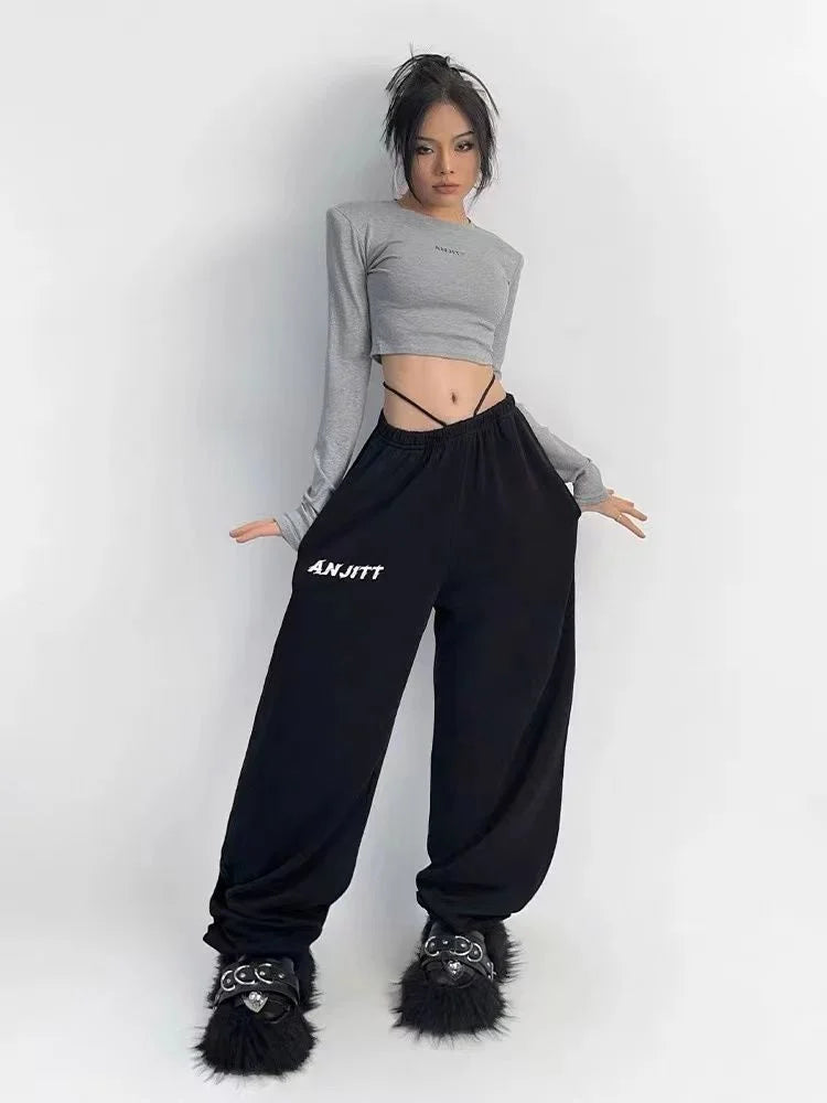 Effortlessly Elegant Pants with a Timeless Design