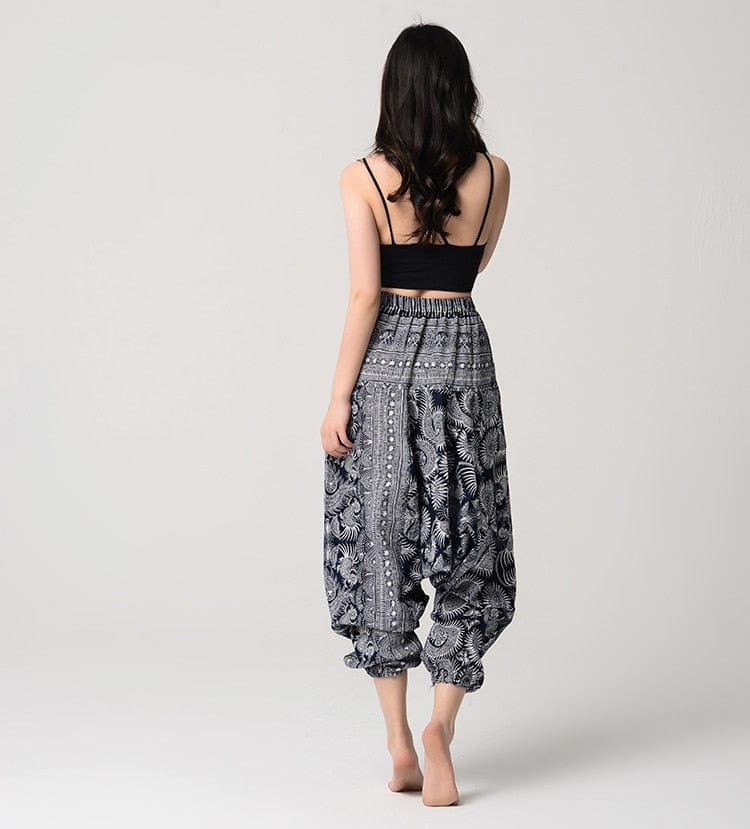 Effortlessly Elegant Pants with a Timeless Design