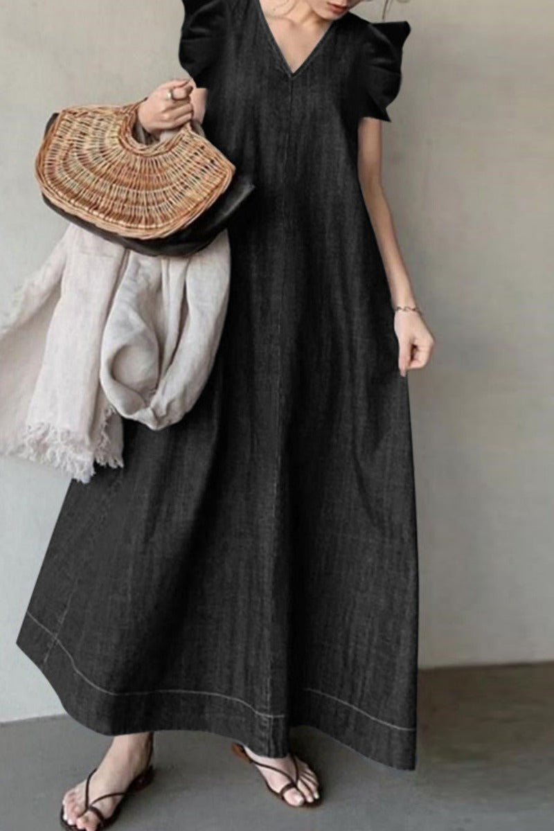 Effortlessly Elegant Dress with a Timeless Design