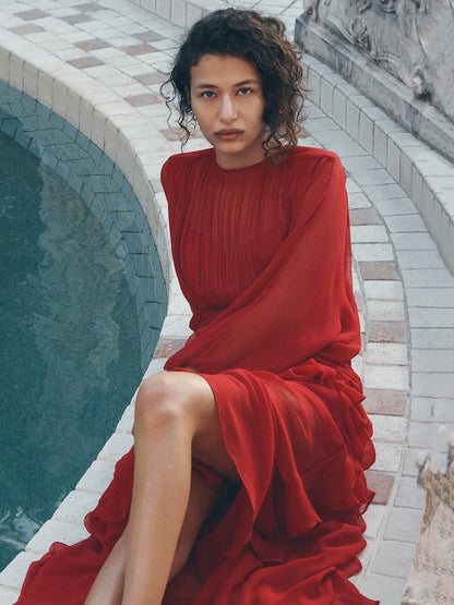 Beautifully Finished Dress in a Timeless Design