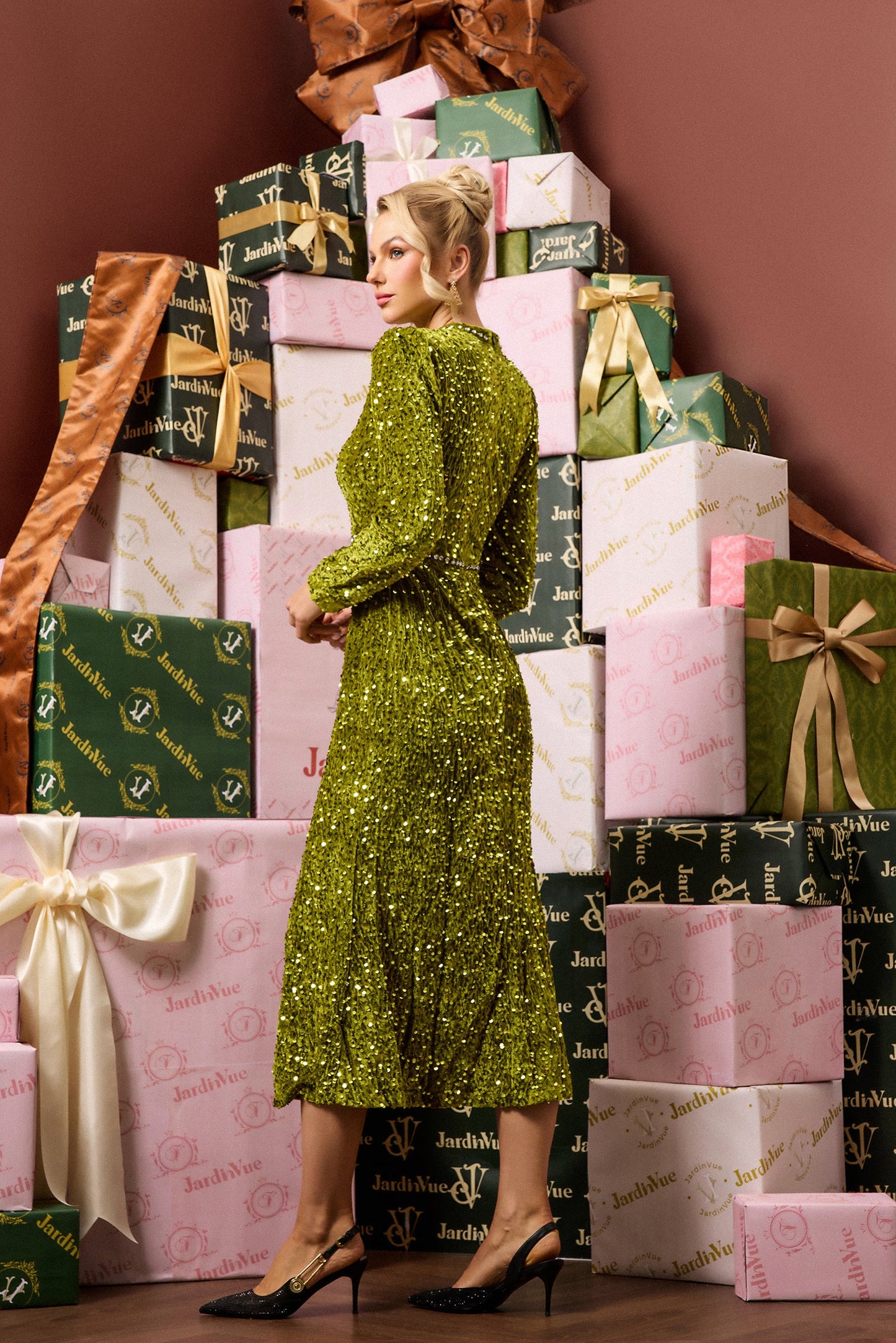 Classic Vintage Dress with a Flattering Fit