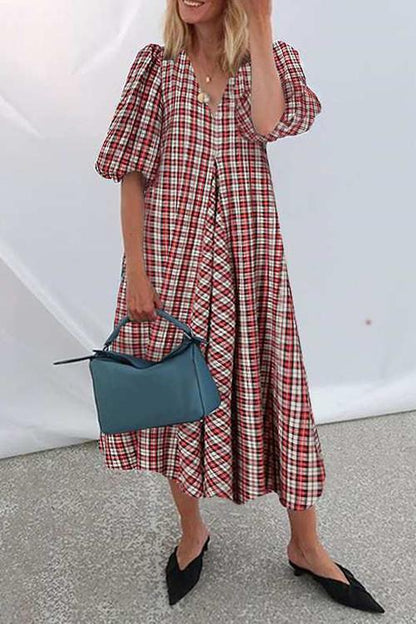 Beautifully Finished Dress in a Timeless Design