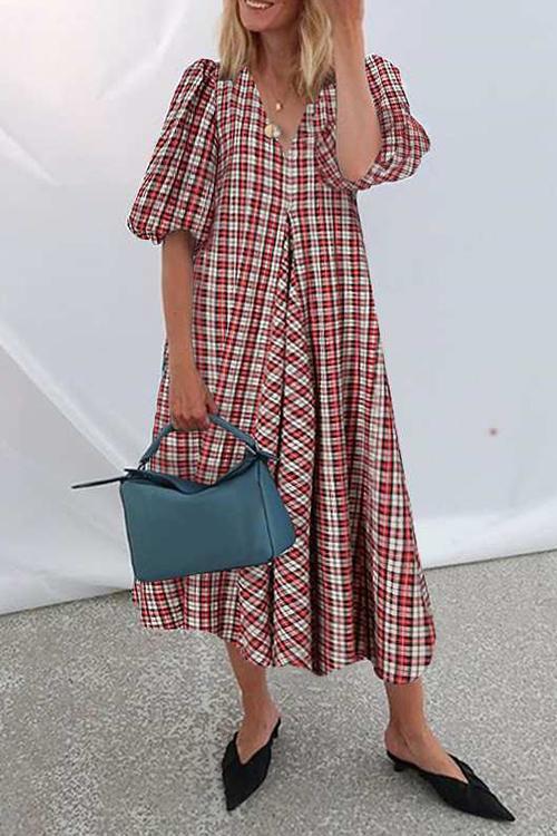 Beautifully Finished Dress in a Timeless Design