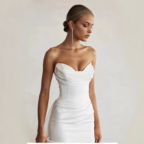 Beautifully Finished Dress in a Timeless Design