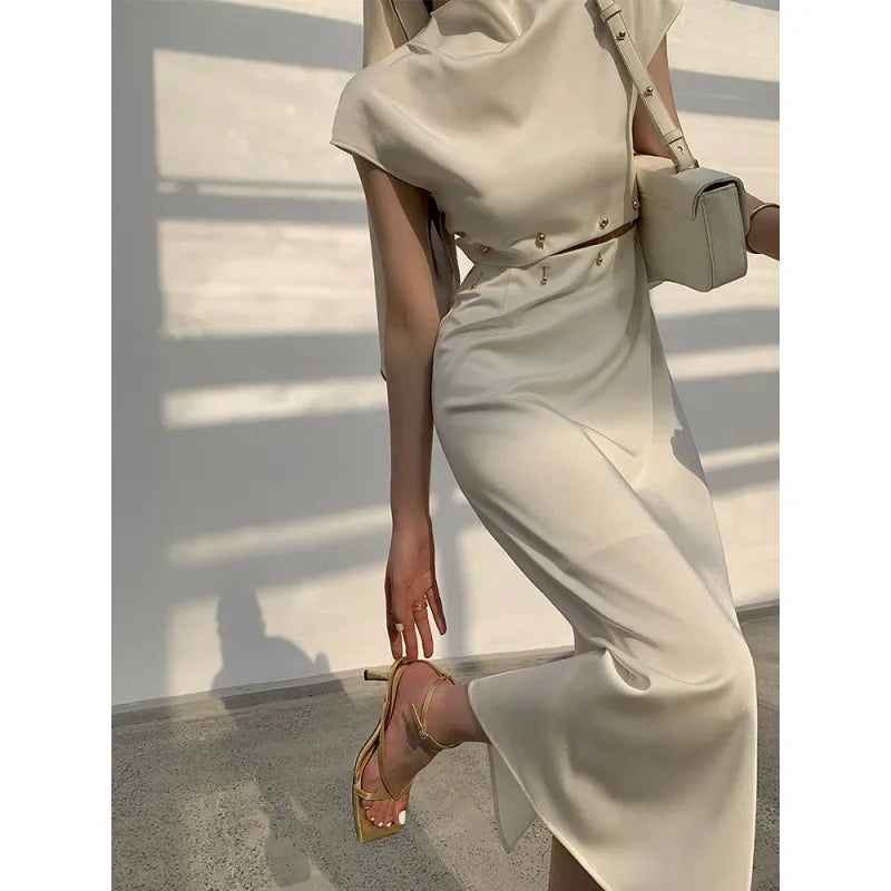 Well Tailored Dress with a Graceful Silhouette