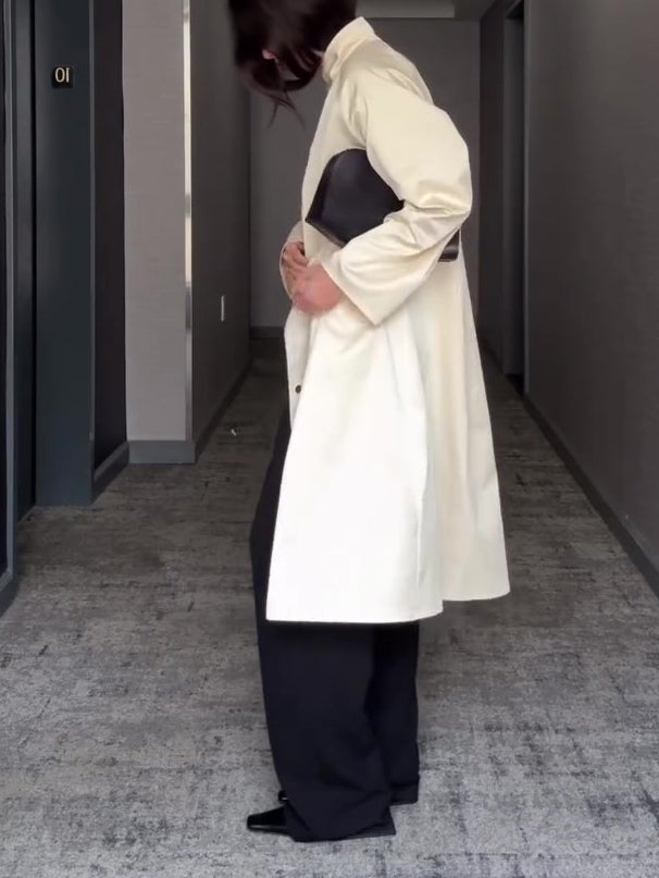 Well Tailored Coat with a Graceful Silhouette