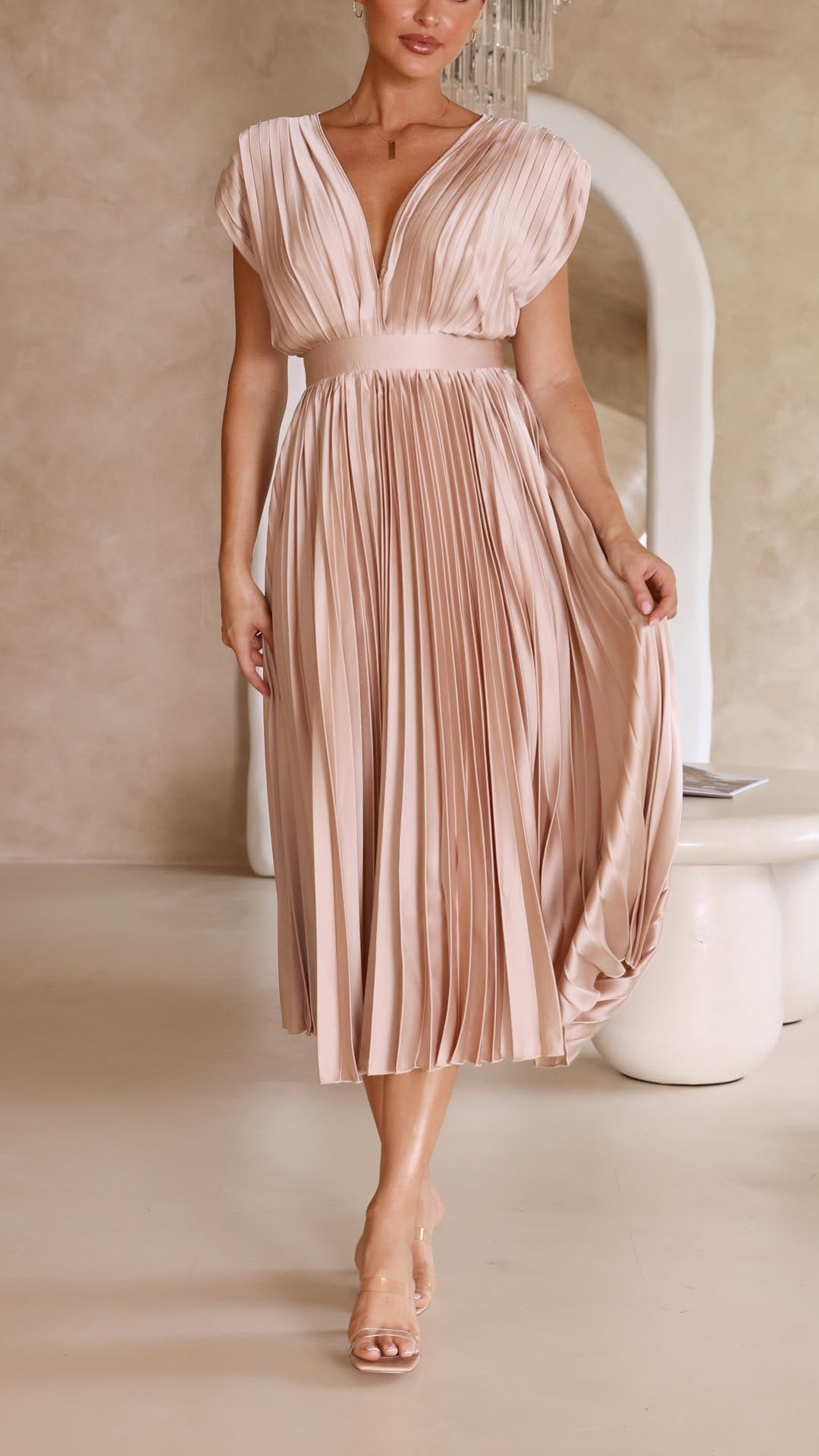 Effortlessly Elegant Dress with a Timeless Design