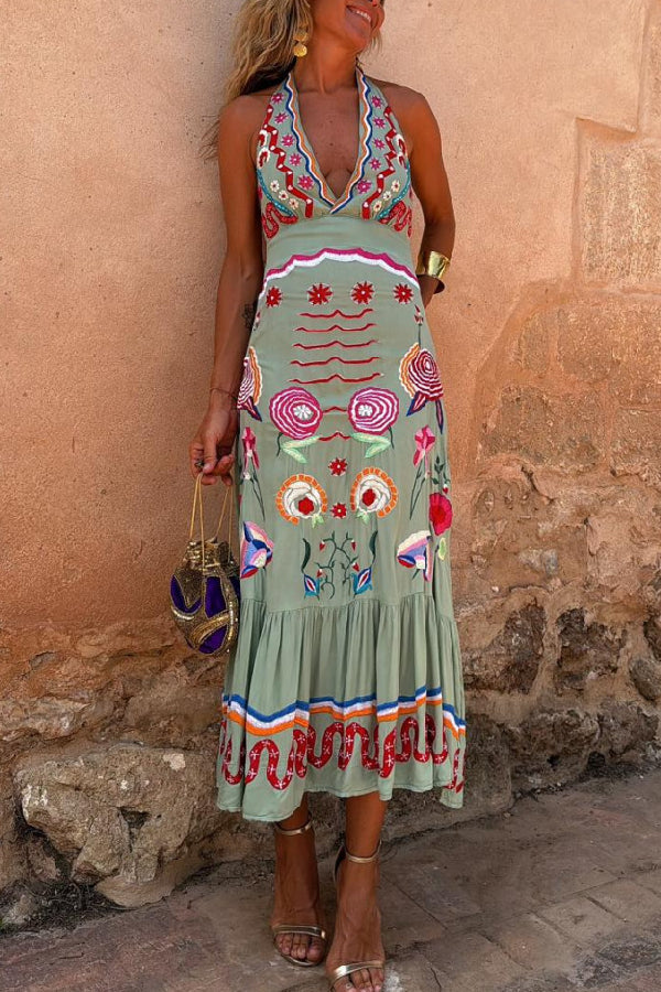Beautifully Finished Dress in a Timeless Design