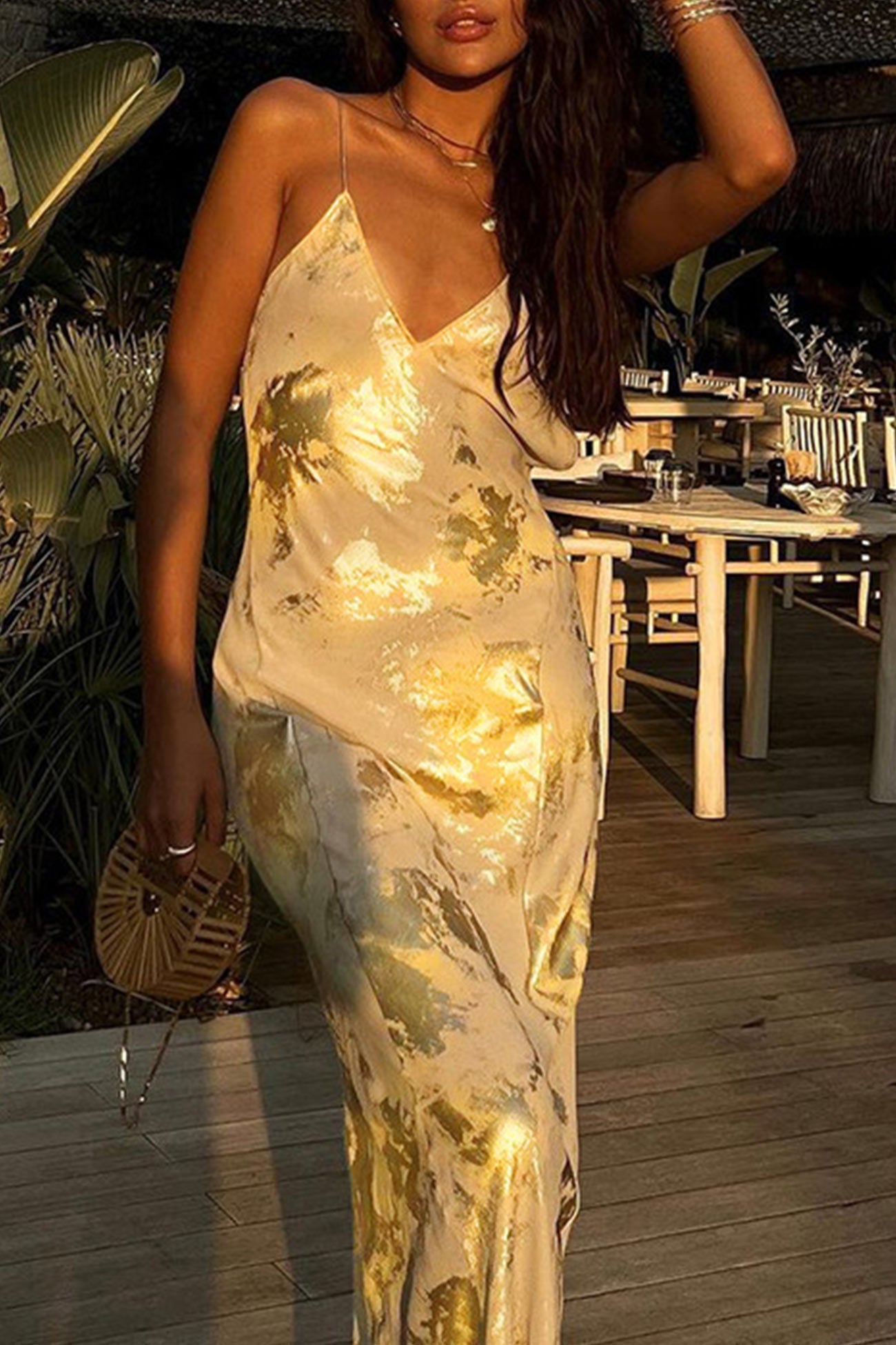 Well Tailored Dress with a Graceful Silhouette