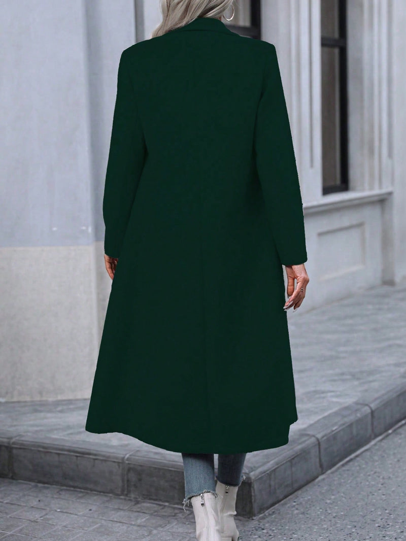 Well Tailored Coat with a Graceful Silhouette