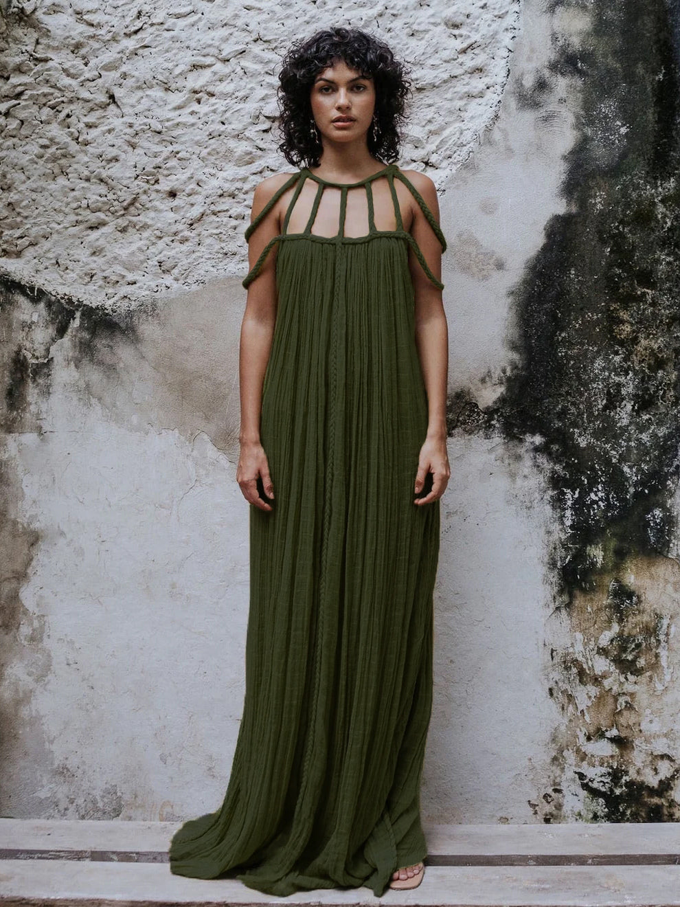 Beautifully Crafted Dress in a Classic Style