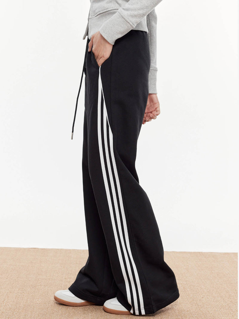 Effortlessly Elegant Pants with a Timeless Design