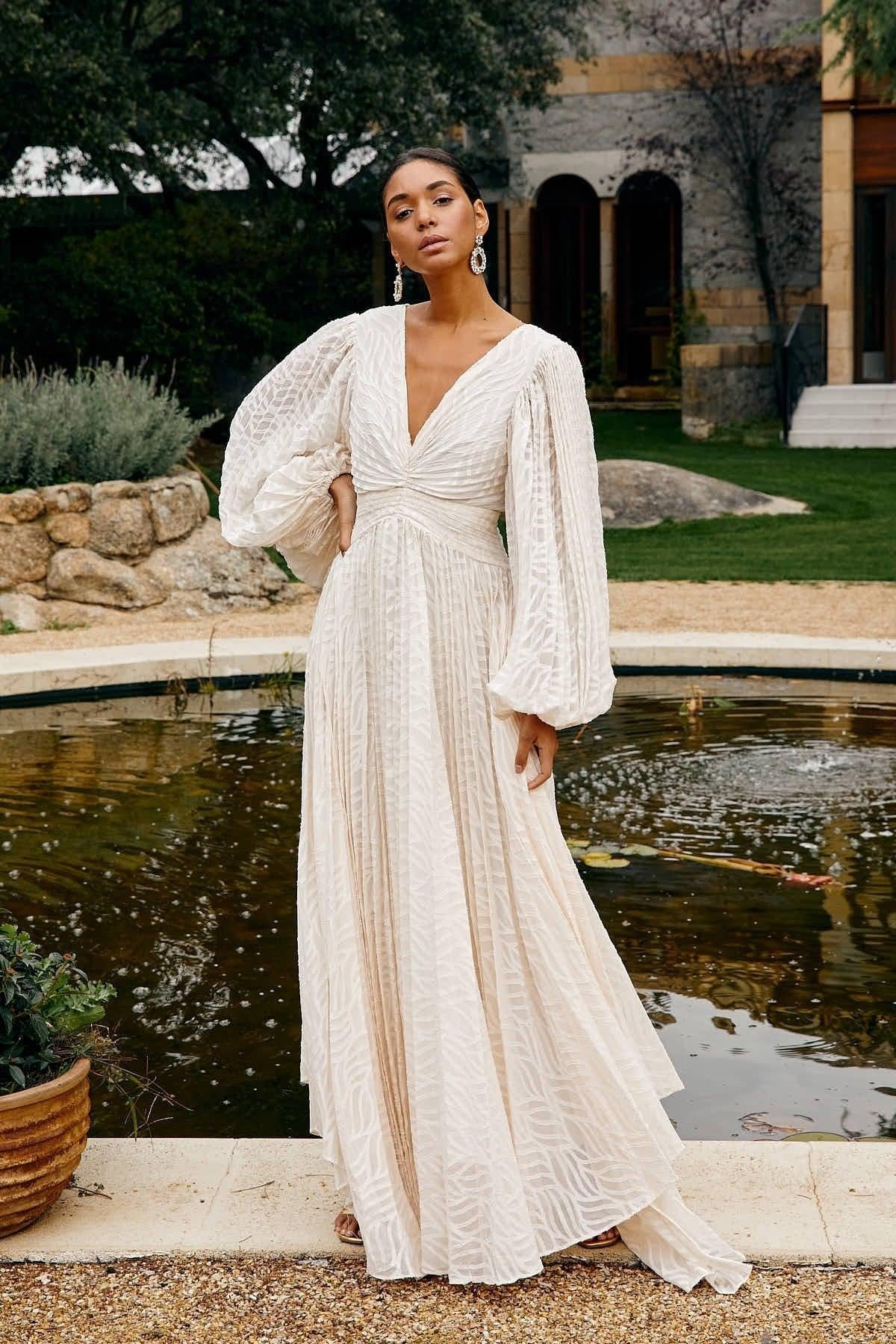 Gracefully Styled Dress for Any Occasion