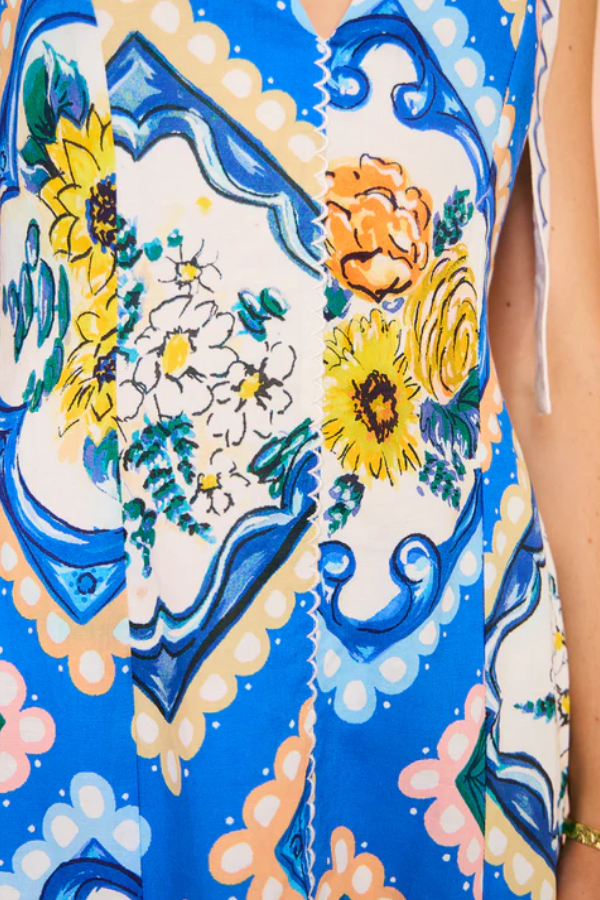 Beautifully Finished Dress in a Timeless Design