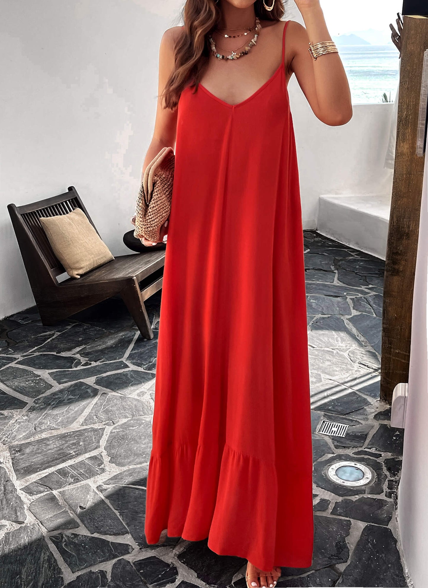 Beautifully Finished Dress in a Timeless Design