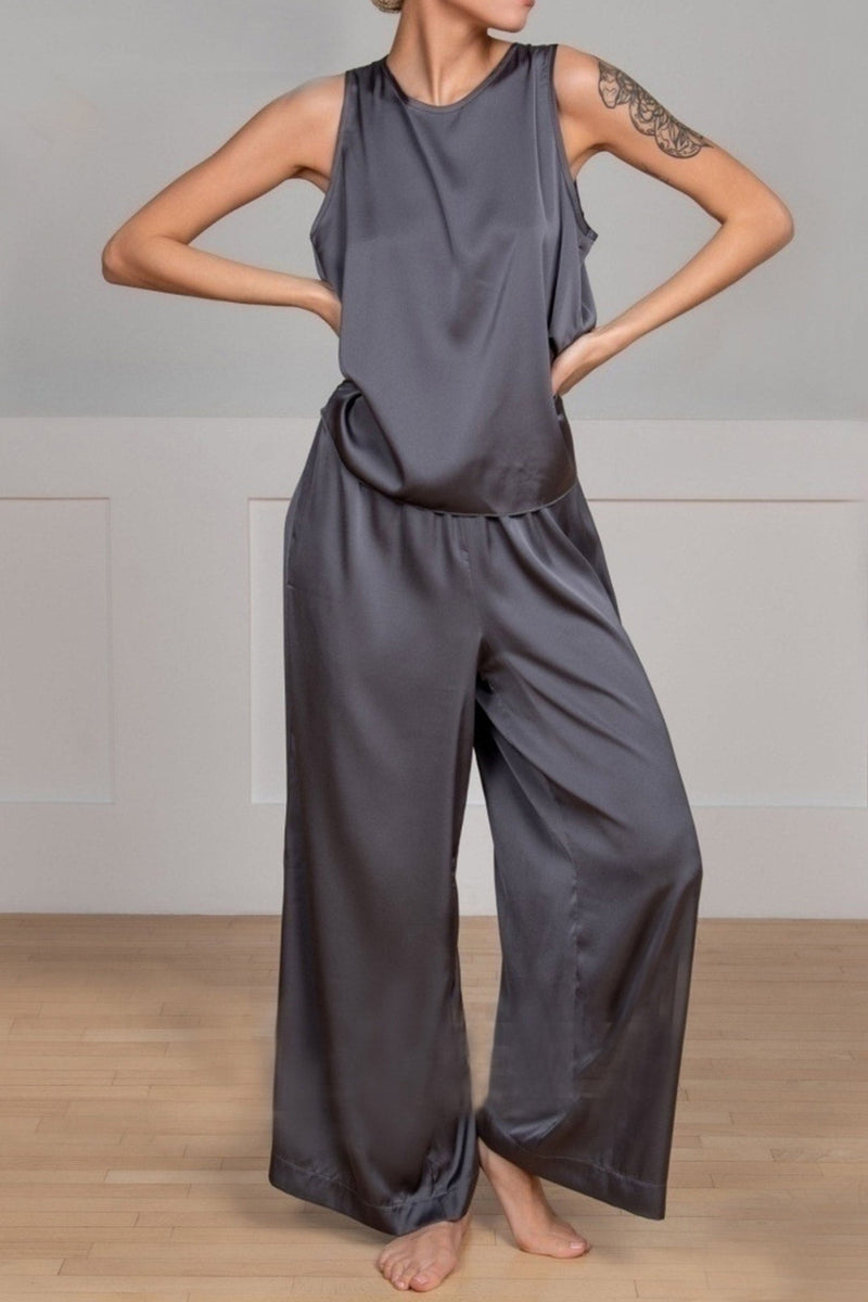 Classic Vintage Pants with a Flattering Fit
