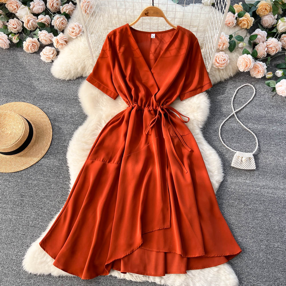 Effortlessly Elegant Dress with a Timeless Design