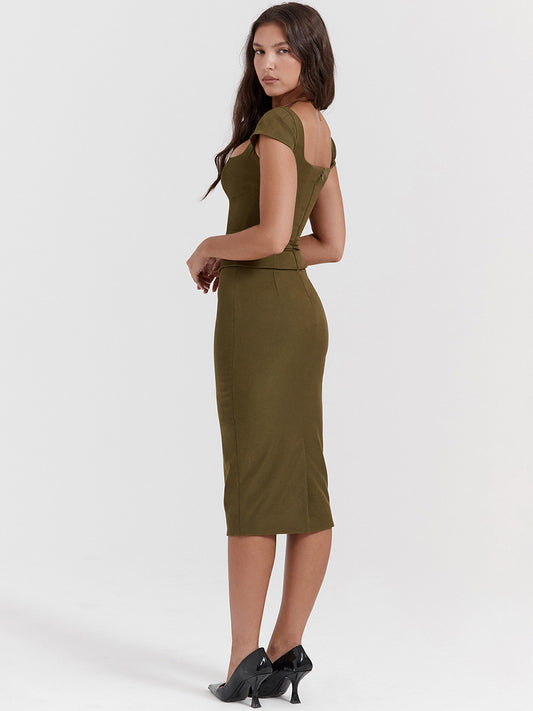 Well Tailored Dress with a Graceful Silhouette