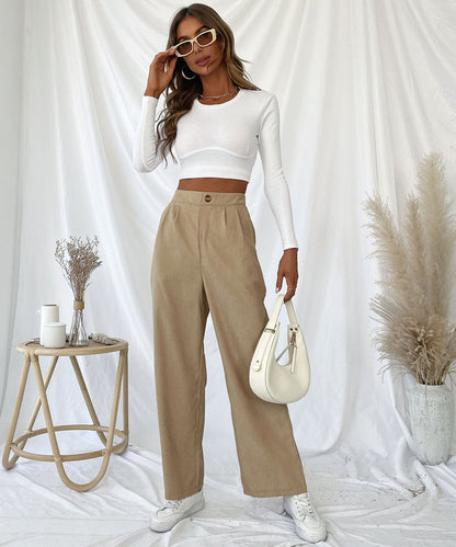 Effortlessly Elegant Pants with a Timeless Design