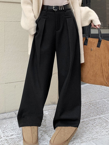 Effortlessly Elegant Pants with a Timeless Design