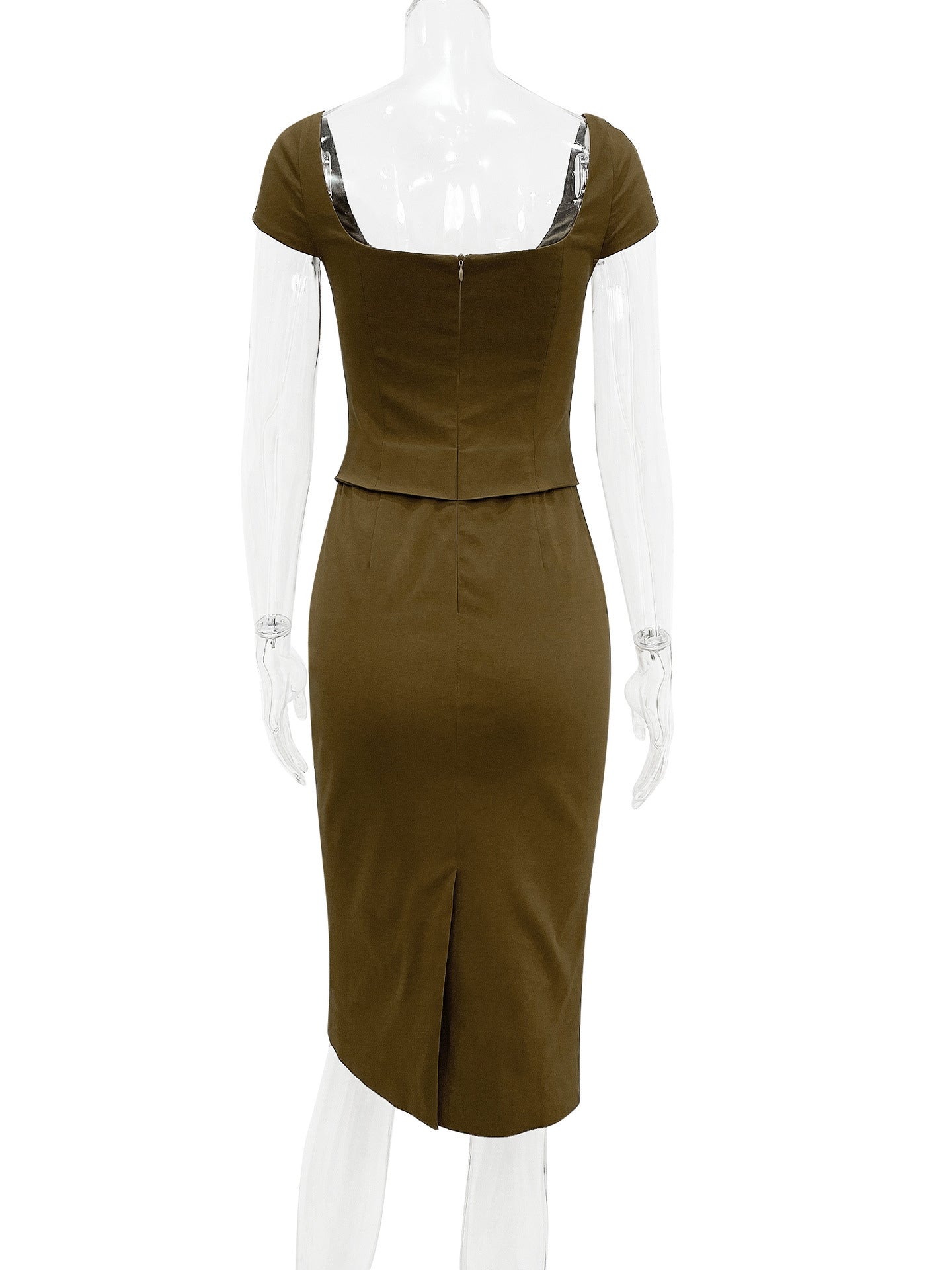 Well Tailored Dress with a Graceful Silhouette