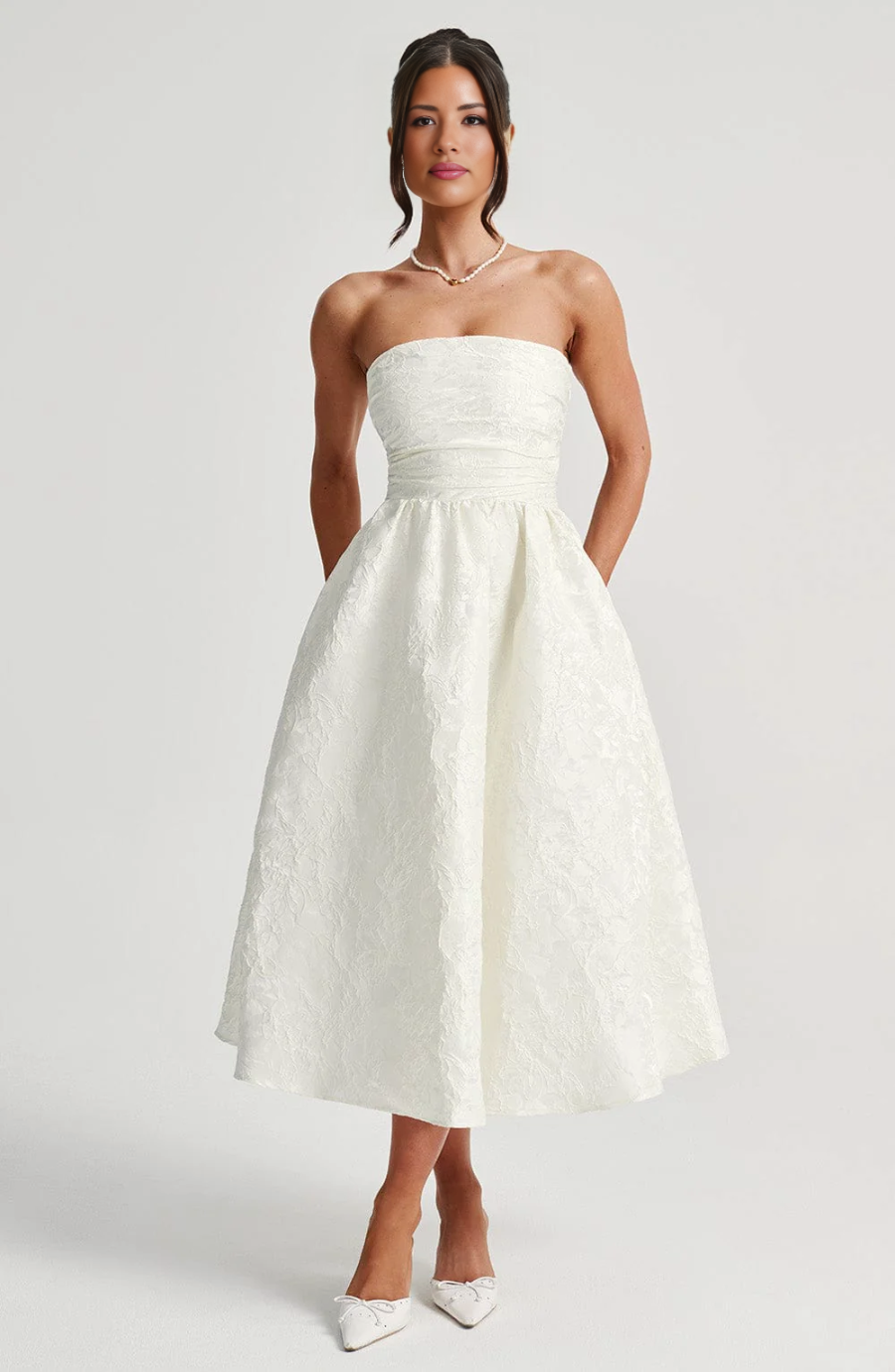 Gracefully Styled Dress for Any Occasion