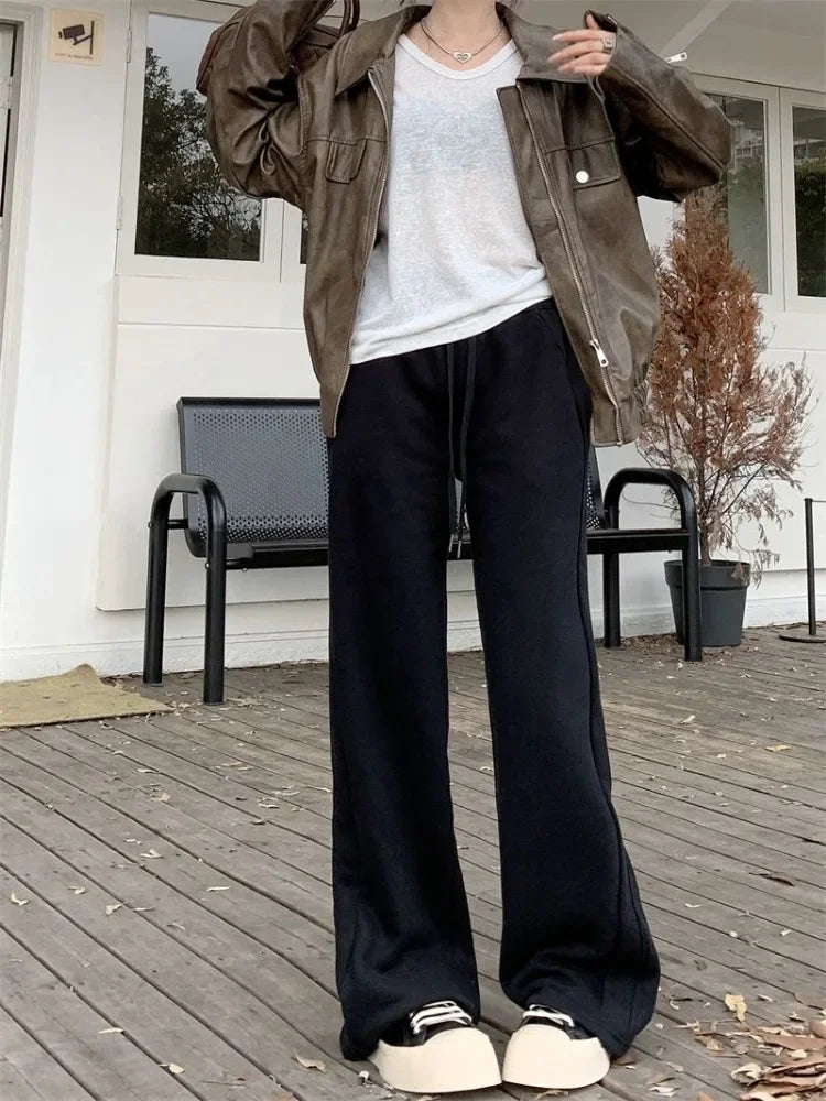 Effortlessly Elegant Pants with a Timeless Design