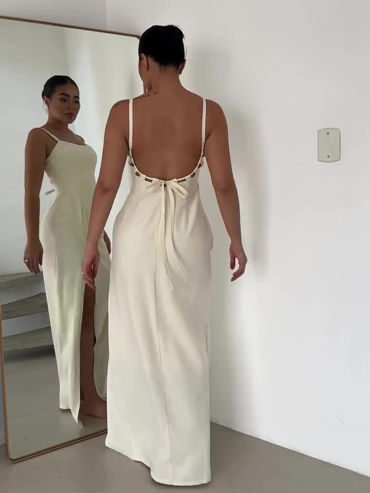 Gracefully Styled Dress for Any Occasion