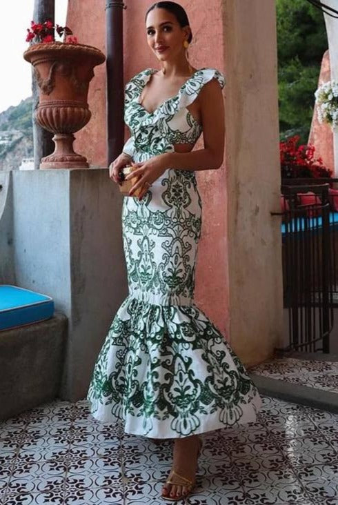 Gracefully Styled Dress for Any Occasion