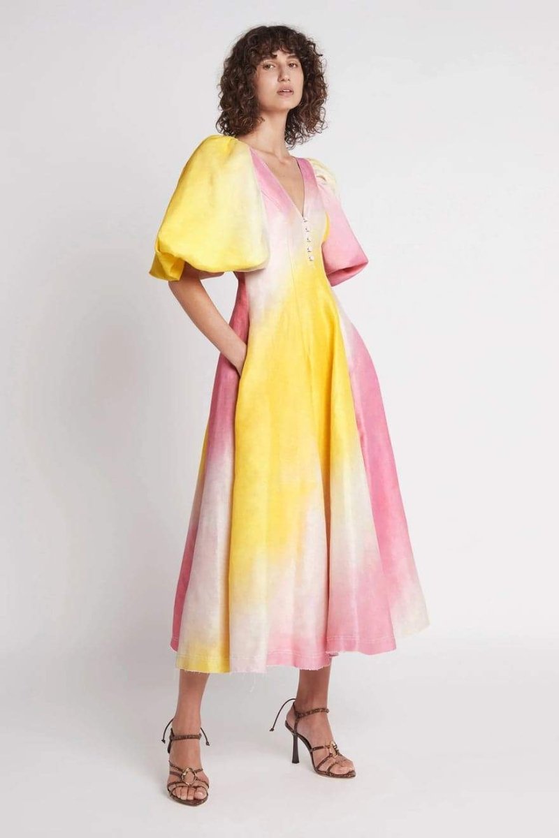 Well Tailored Dress with a Graceful Silhouette