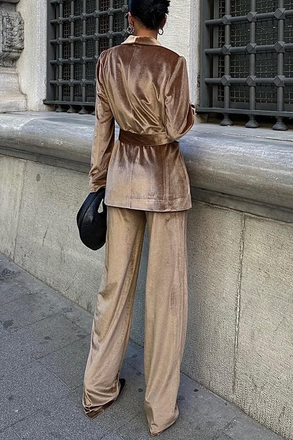Classic Vintage Pants with a Flattering Fit
