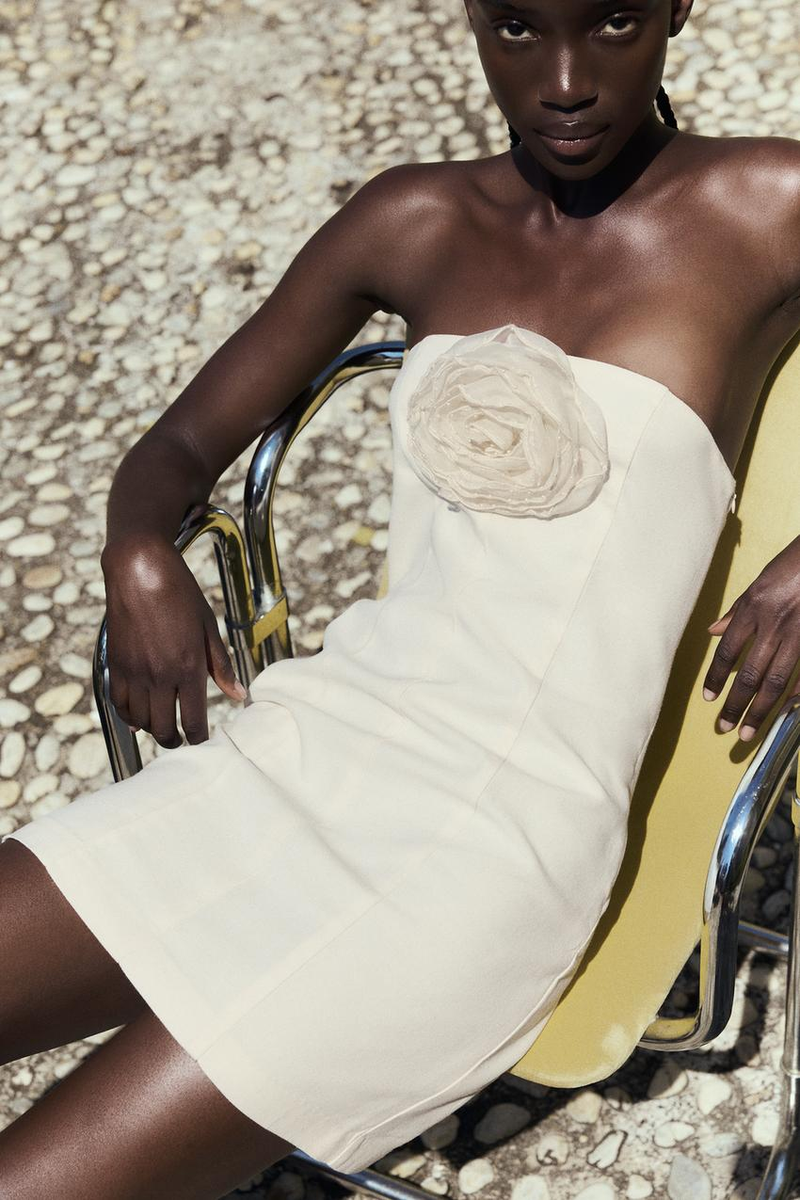 Well Tailored Dress with a Graceful Silhouette
