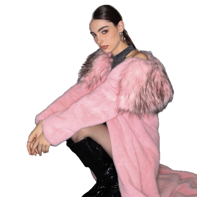 Well Tailored Coat with a Graceful Silhouette