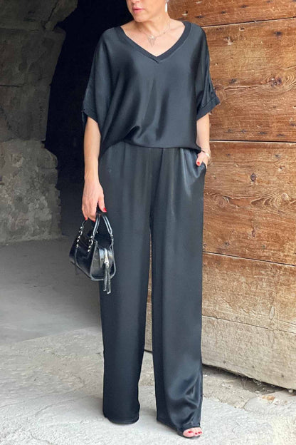 Effortlessly Elegant Garment with a Timeless Design