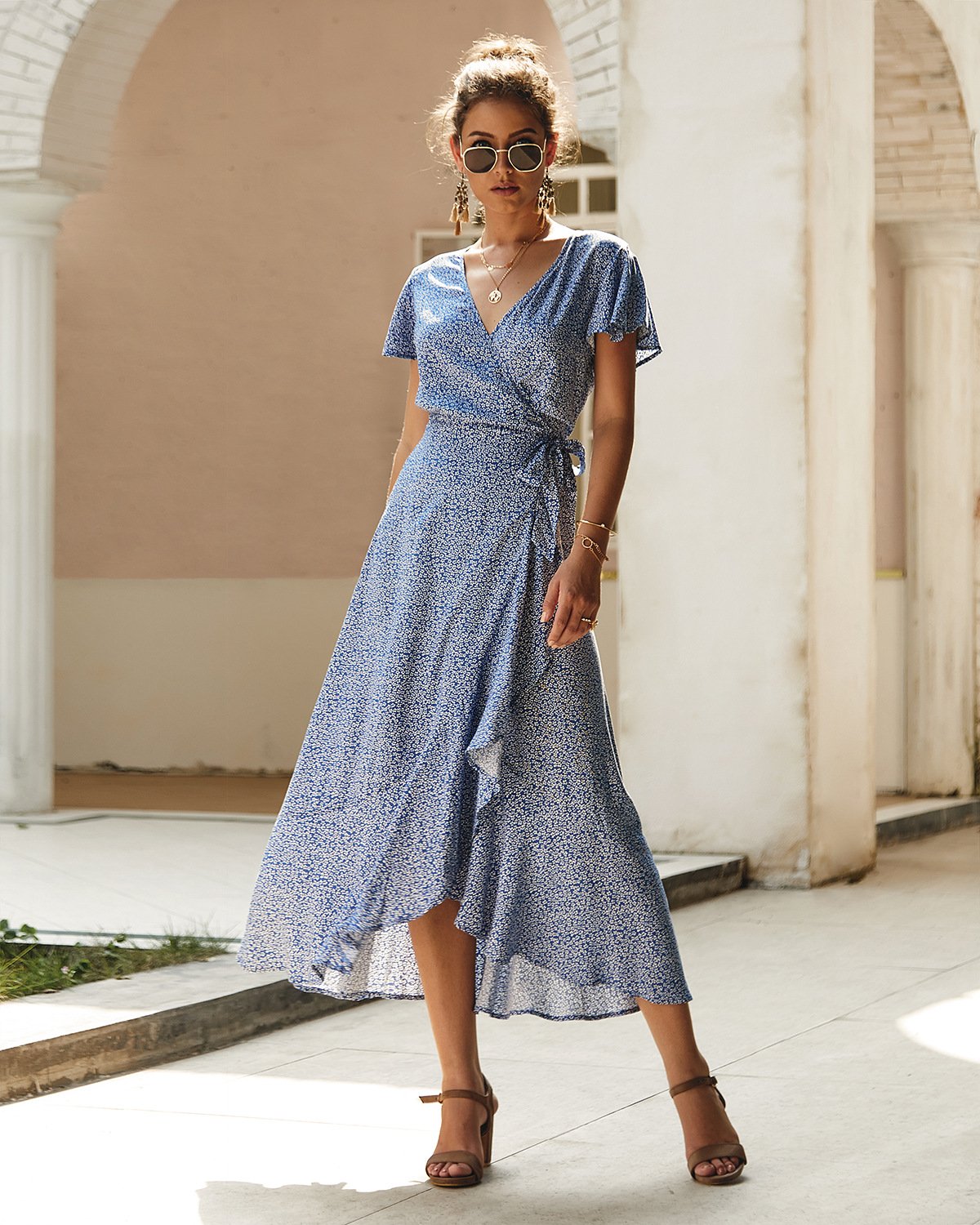 Beautifully Finished Dress in a Timeless Design