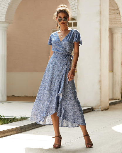 Beautifully Finished Dress in a Timeless Design