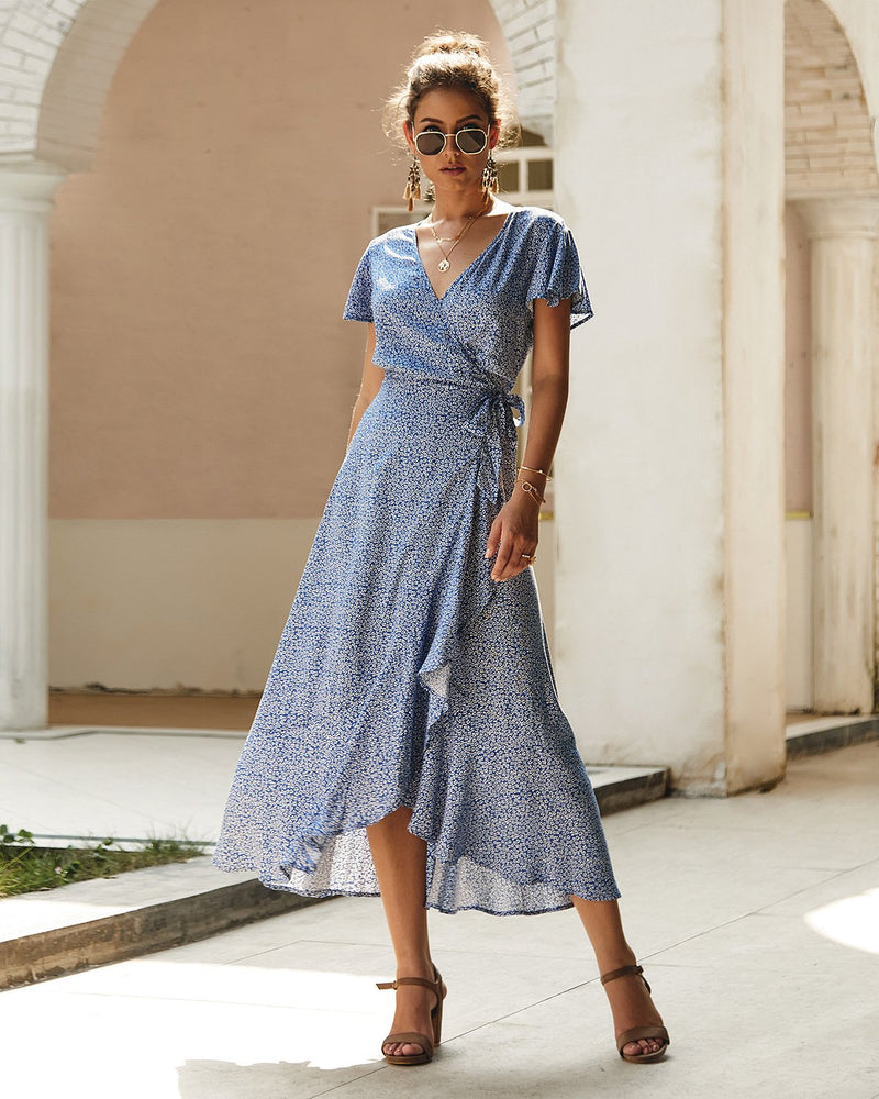 Beautifully Finished Dress in a Timeless Design