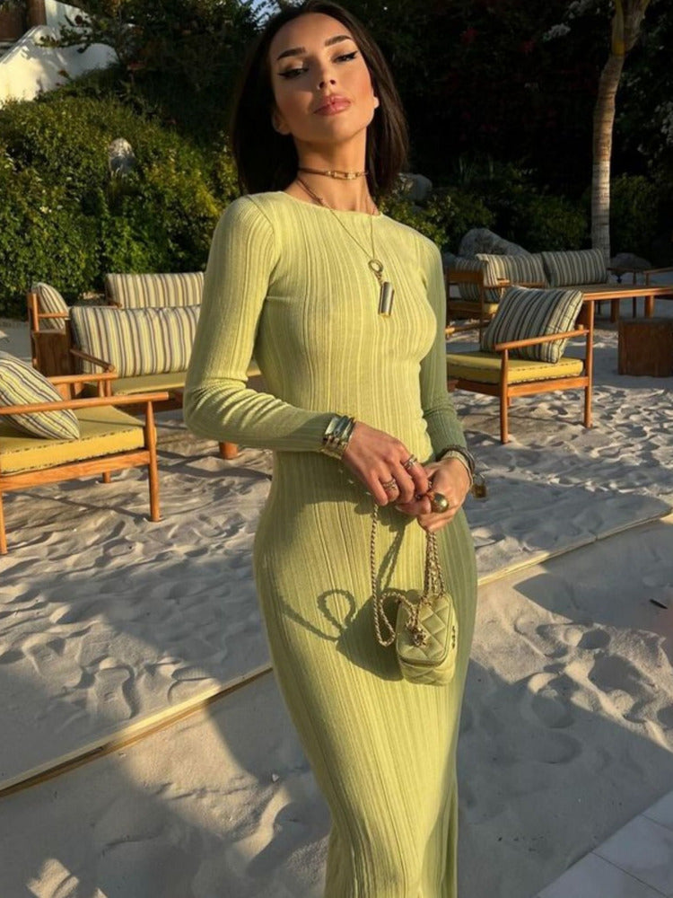 Well Tailored Sweater with a Graceful Silhouette