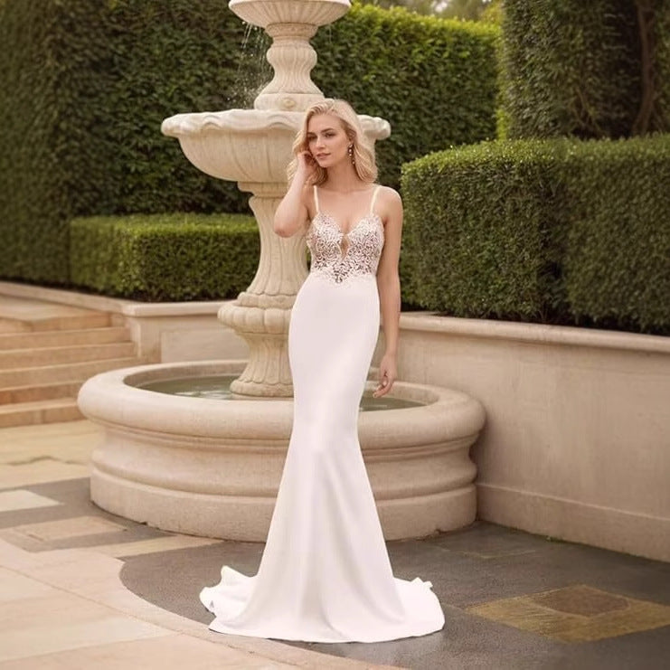 Beautifully Finished Dress in a Timeless Design