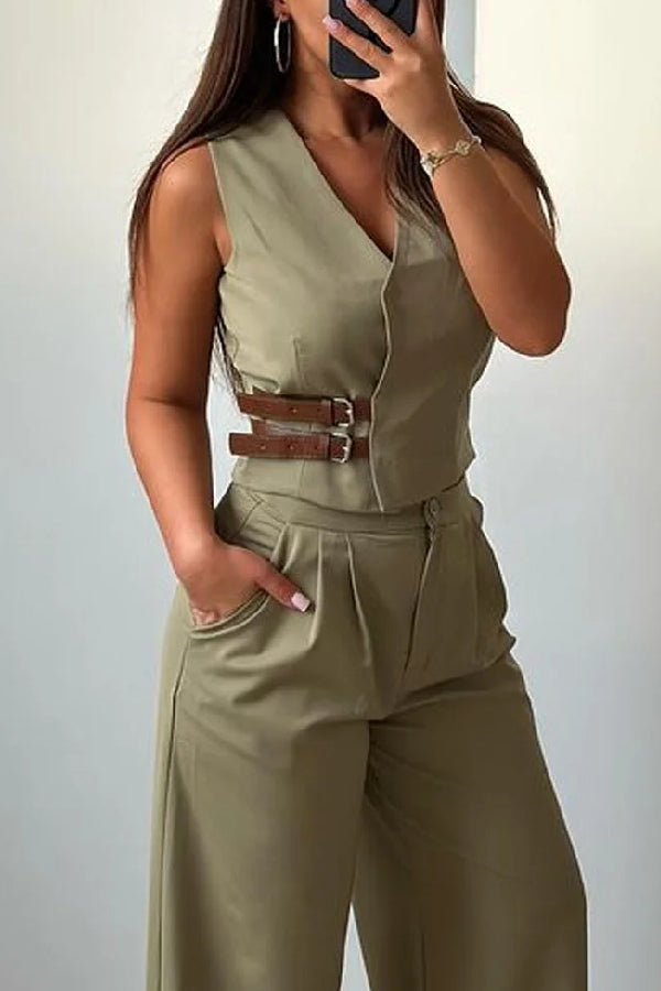 Effortlessly Elegant Pants with a Timeless Design