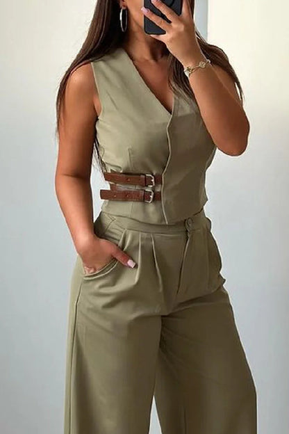 Effortlessly Elegant Pants with a Timeless Design
