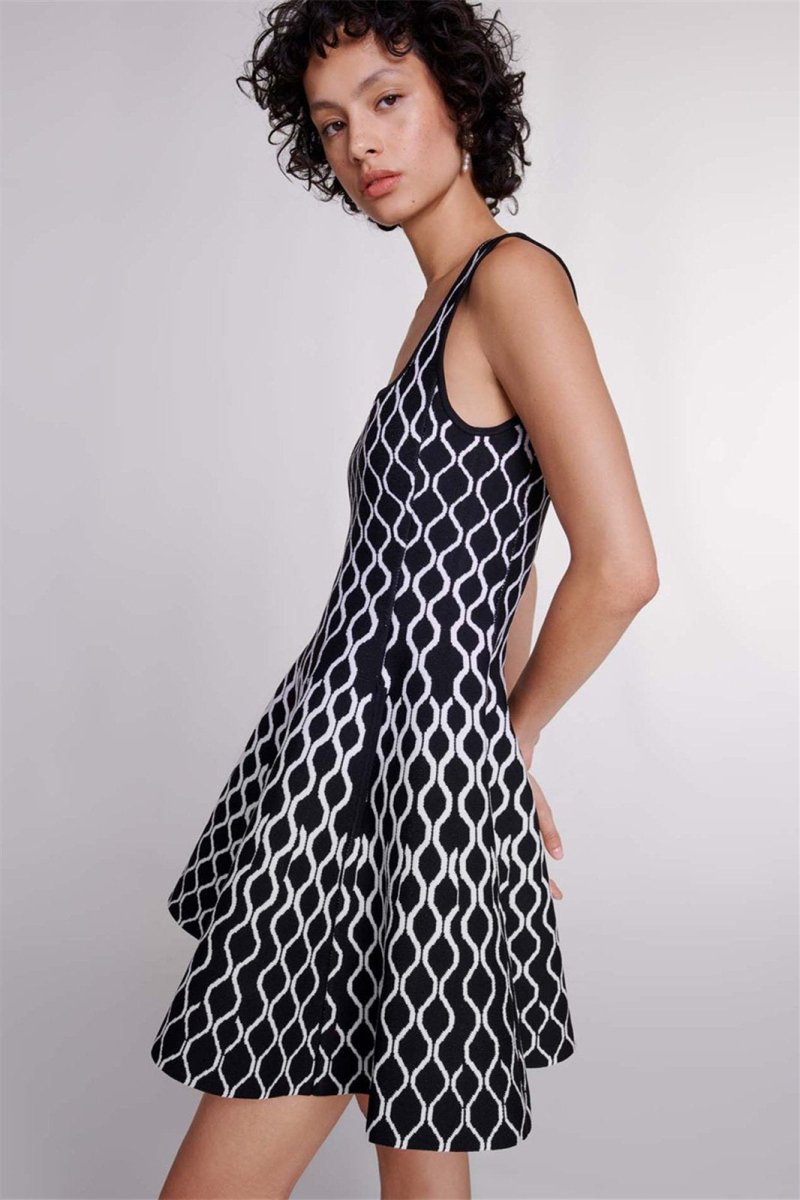 Effortlessly Elegant Dress with a Timeless Design