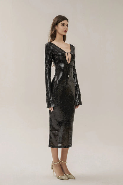 Beautifully Finished Dress in a Timeless Design
