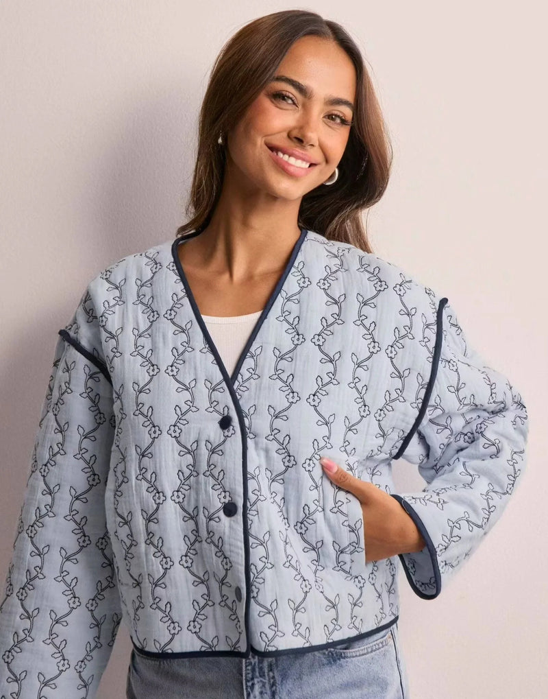 Well Tailored Coat with a Graceful Silhouette