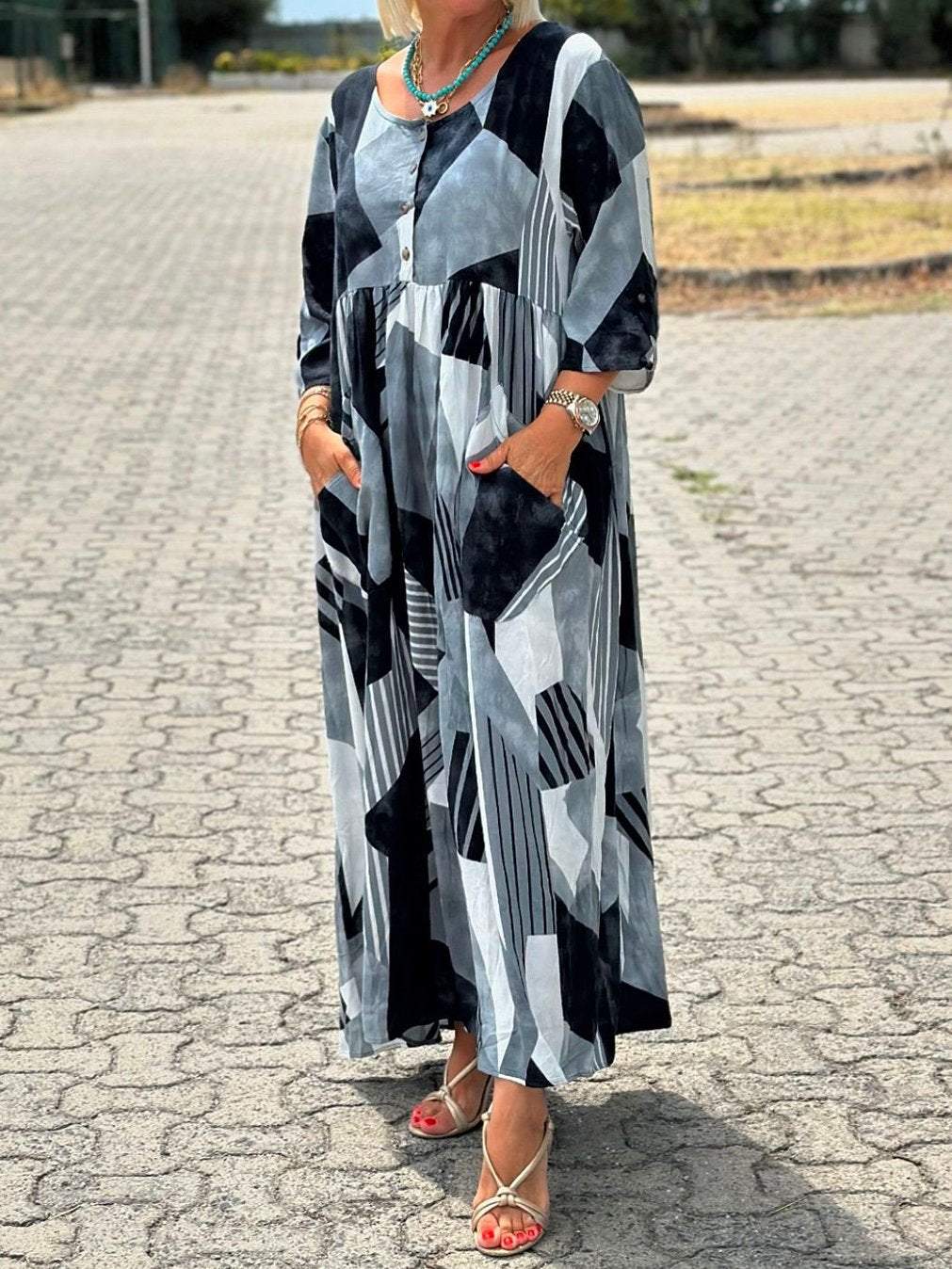 Classic Vintage Dress with a Flattering Fit